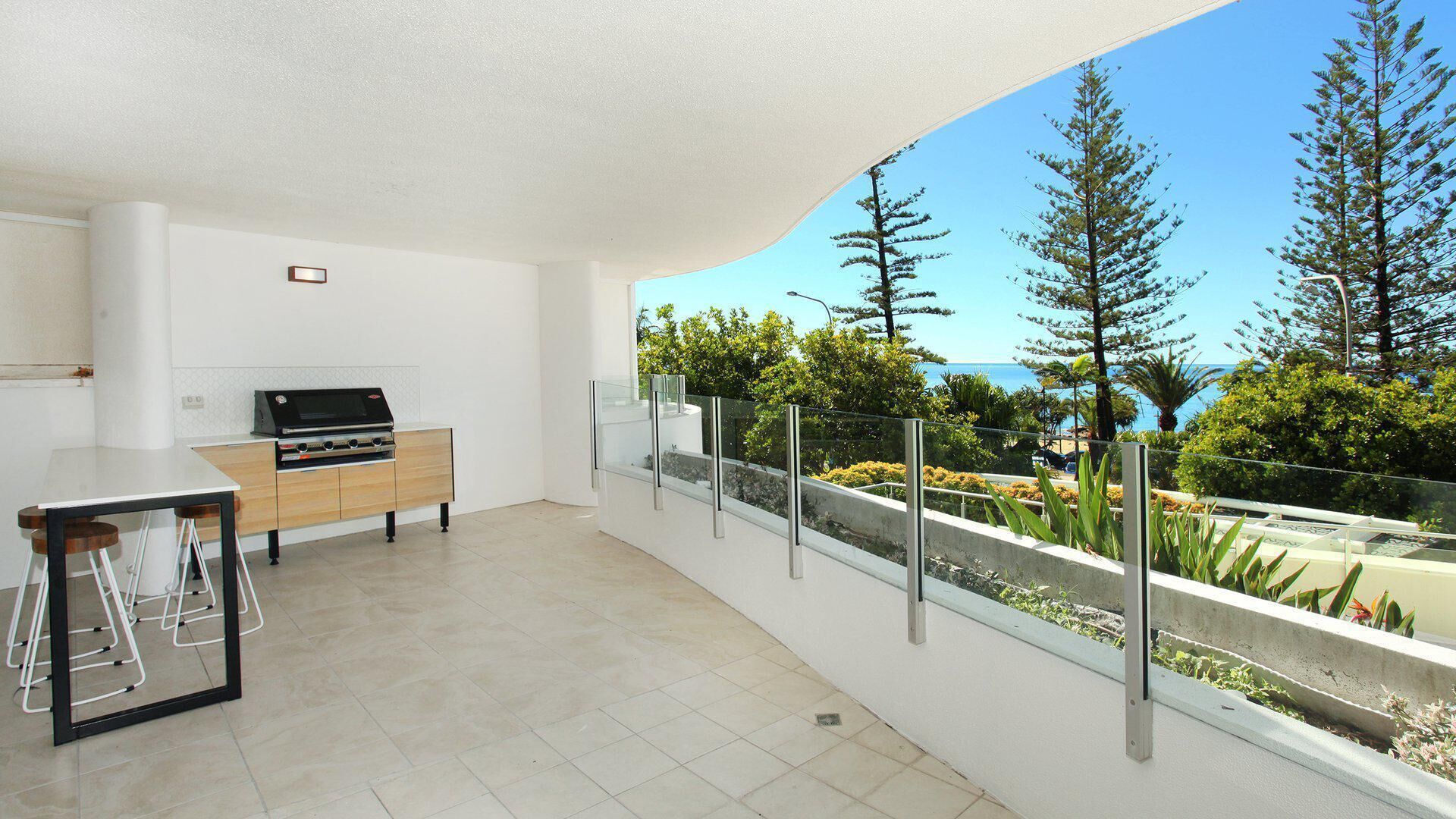Sirocco 201 by G1 Holidays - Large Five Bedroom Beachfront Apartment in Sirocco Resort — image 3