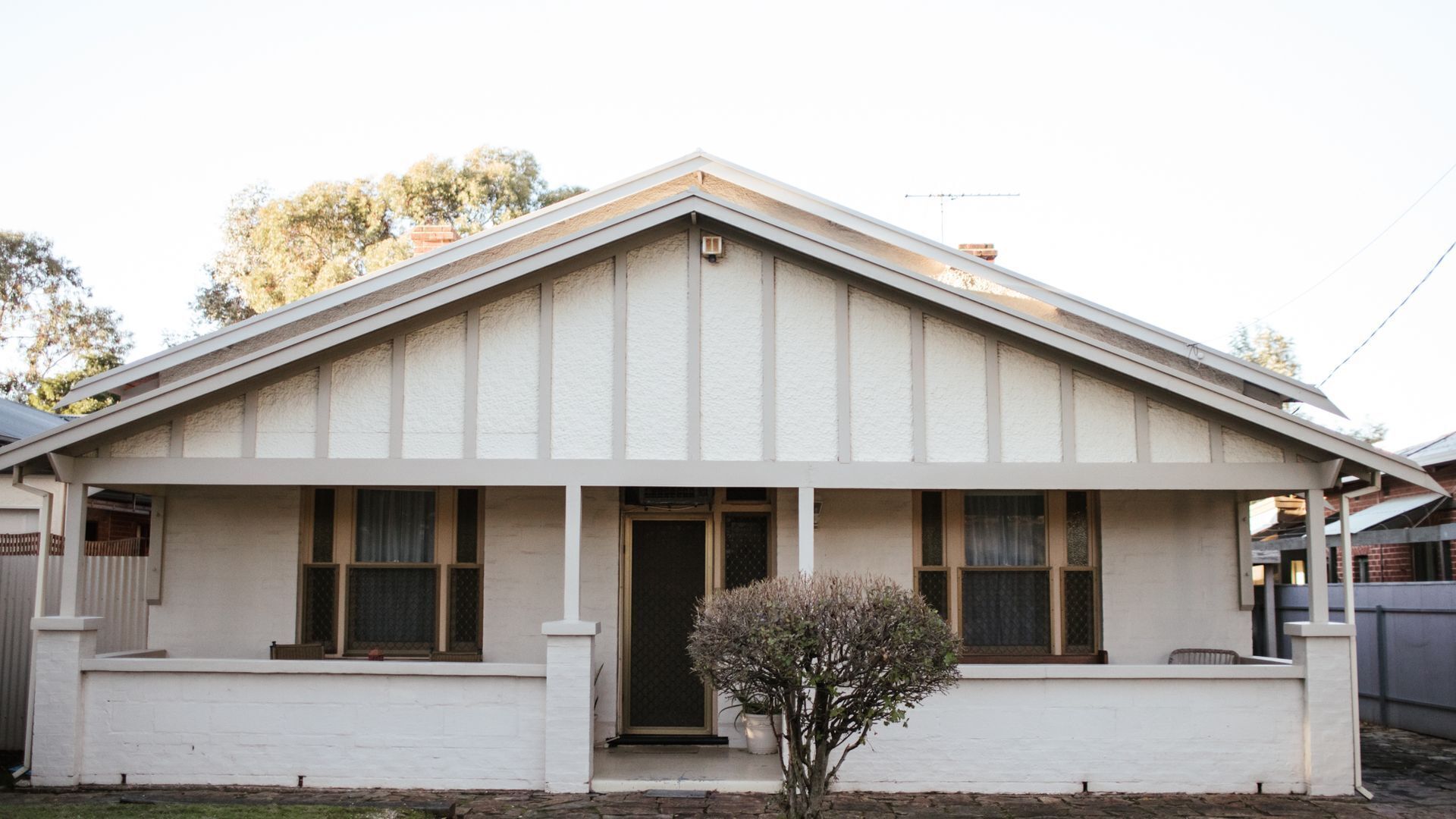 The Bungalow - Outer City Getaway