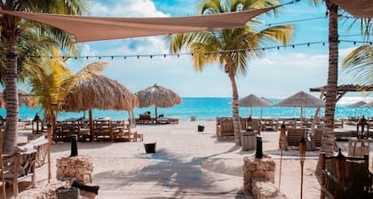 Tropical villa with private pool, lagoon views, AC in living area and bedrooms