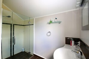 Bathroom - Cedar Bay - Central Russell (Russell)