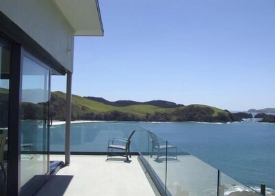 Seaview Point  Stunning clifftop house
