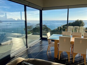 Dining - Seaview Point  Stunning clifftop house (Kaeo)