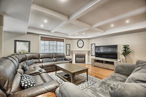 Smart-tv och eldstad