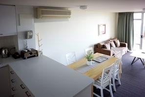 Interior - Oceanside 8 beach (Fremantle)