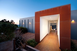 Property grounds - Contemporary luxury accommodation specially designed for romantic escapes. (Daylesford)