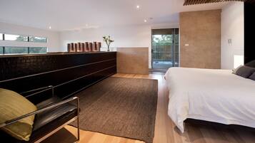 1 bedroom, bed sheets