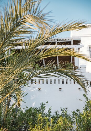 Korkeampi rivitalo, jossa on puutarha ja näkymät Fuengirolaan