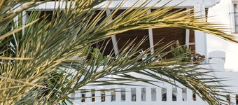 Elevated townhouse with garden mountain views
