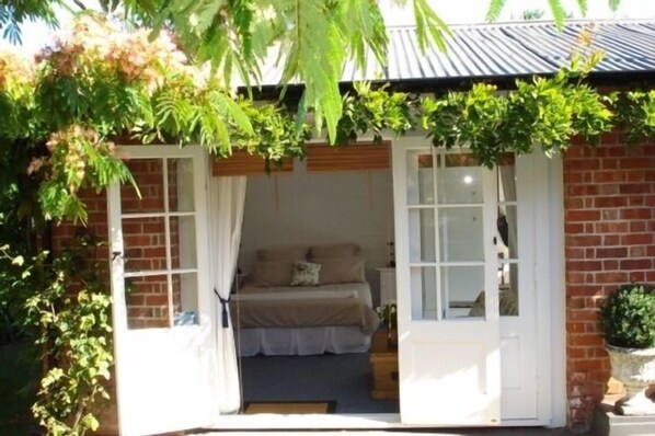 Exterior - Easy walking to Havelock North's charming village (Havelock North)