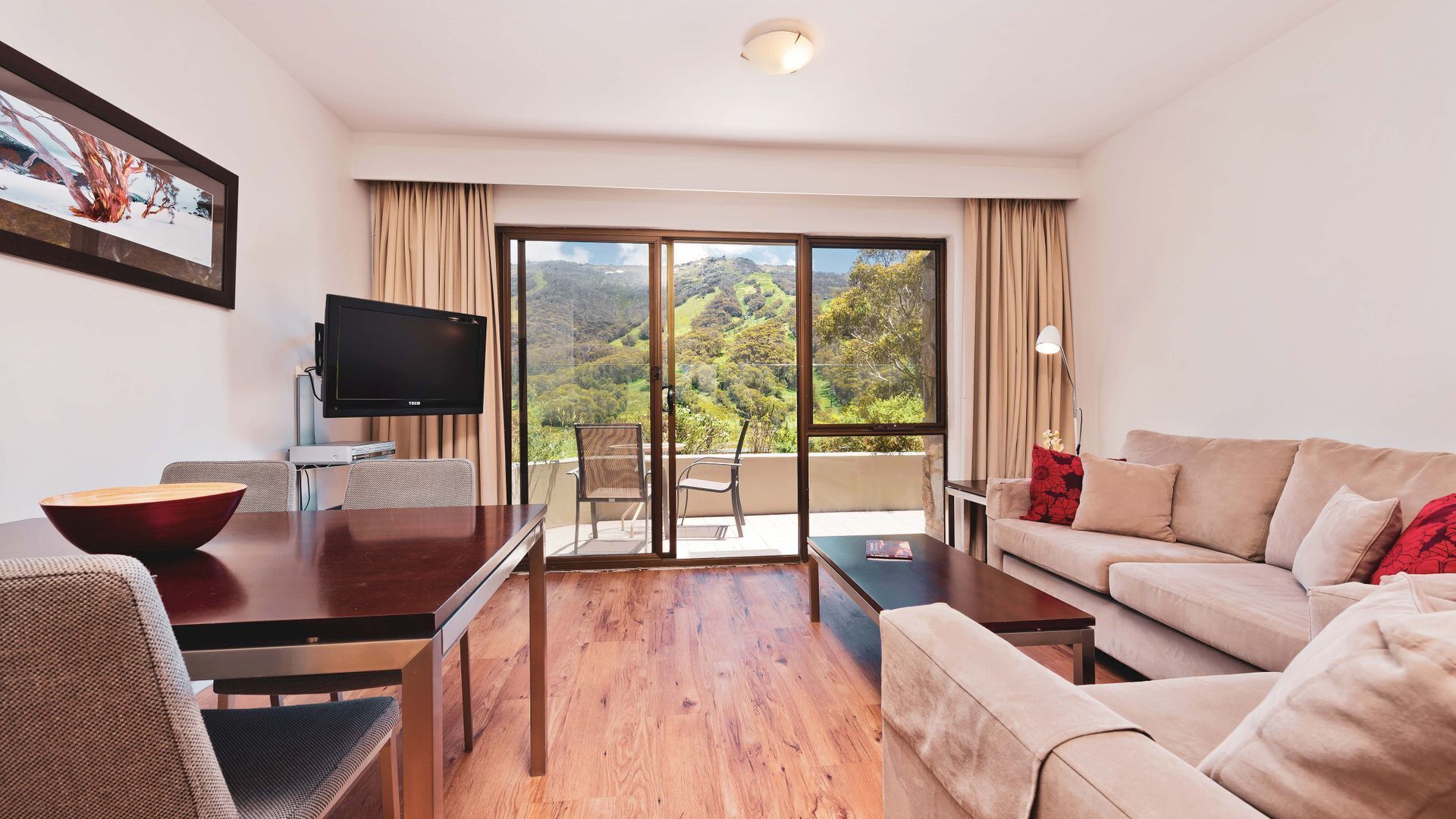 Lantern 09- Deluxe Apartment nestled in the Snowy Mountains.