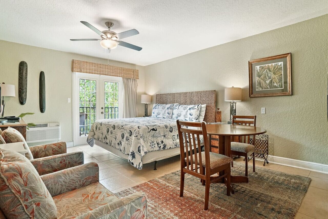 Bureau, fer et planche à repasser, Wi-Fi, draps fournis