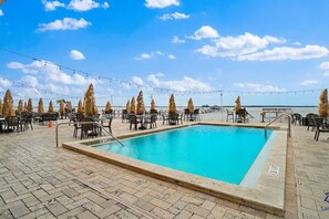 Een verwarmd zwembad