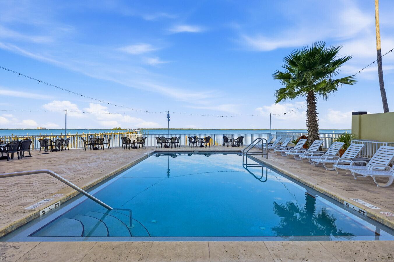 Een verwarmd zwembad