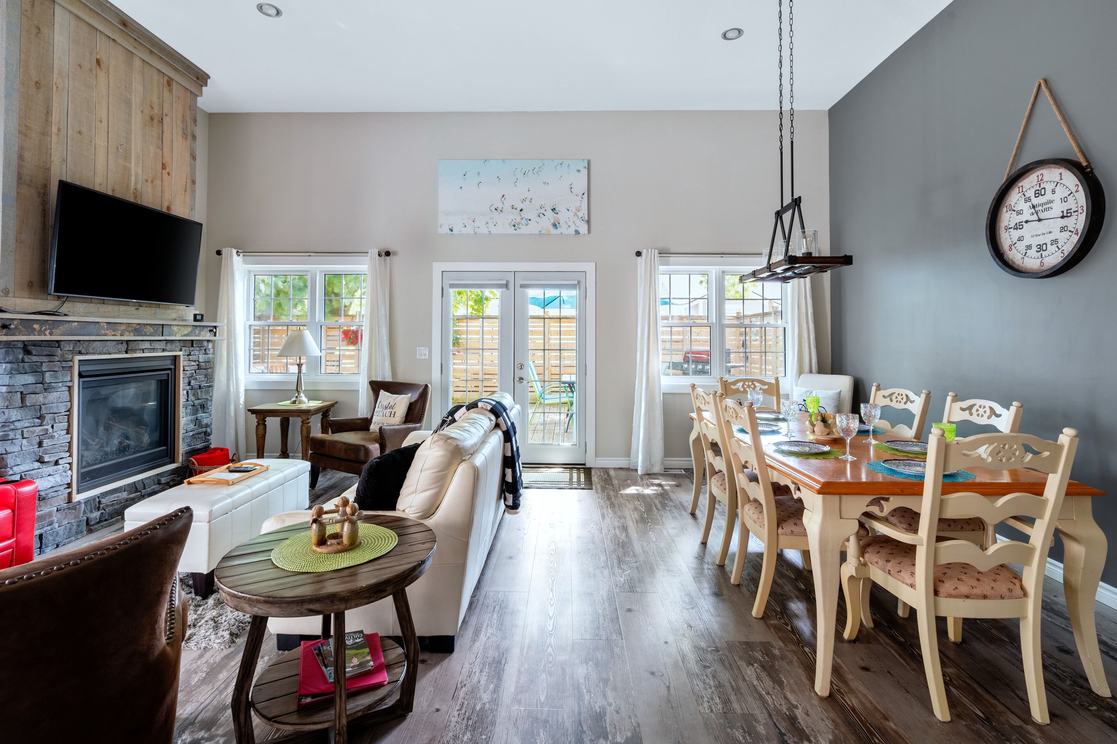 Smart TV, fireplace, DVD player