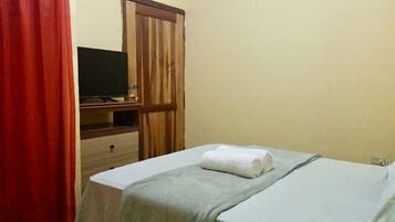 1 bedroom, in-room safe, desk, iron/ironing board