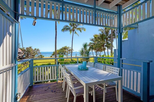 Outdoor dining - Villa 13 Moreton island (Tangalooma)