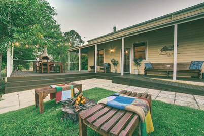 Perfect Family & Group Getaway: Hot Tub, Pizza Oven, Games Room, Pet-Friendly