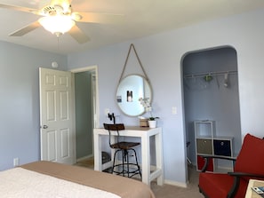 2 habitaciones, escritorio, tabla de planchar con plancha y wifi gratis