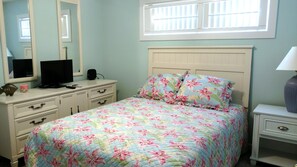 4 makuuhuonetta, silitysrauta/-lauta, vauvan matkasänky, Wi-Fi