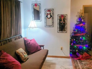 Smart-TV, Kamin, DVD-Player, Stereoanlage