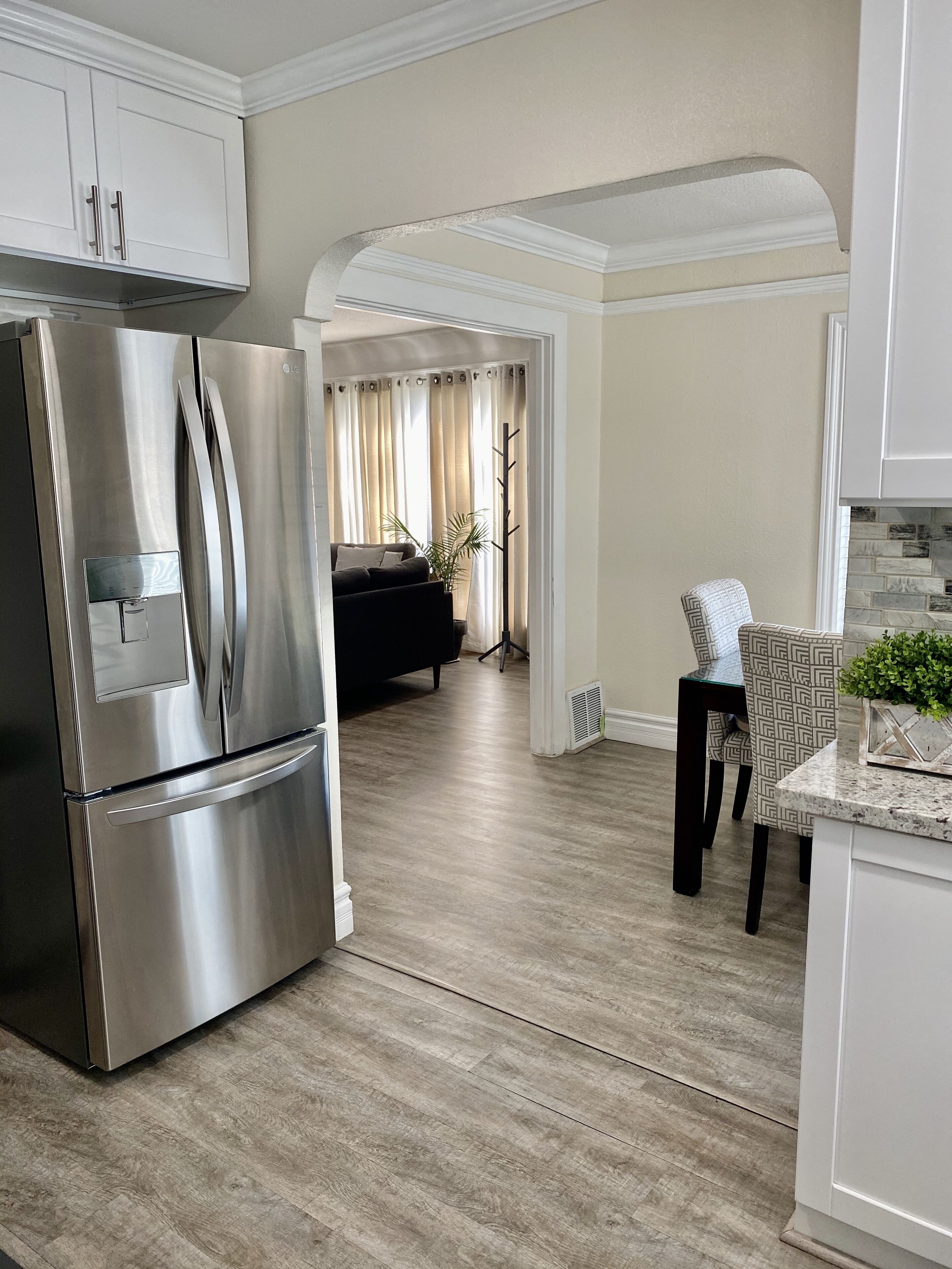 2 habitaciones, escritorio, tabla de planchar con plancha y wifi gratis 