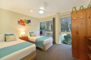 3 室のベッドルーム、防音設備、アイロン / アイロン台、WiFi (無料)