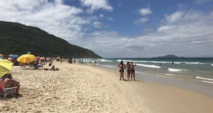 Maravilloso apartamento en Praia dos Ingleses con piscina.