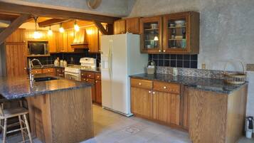 冰箱、微波炉、烤箱、炉灶