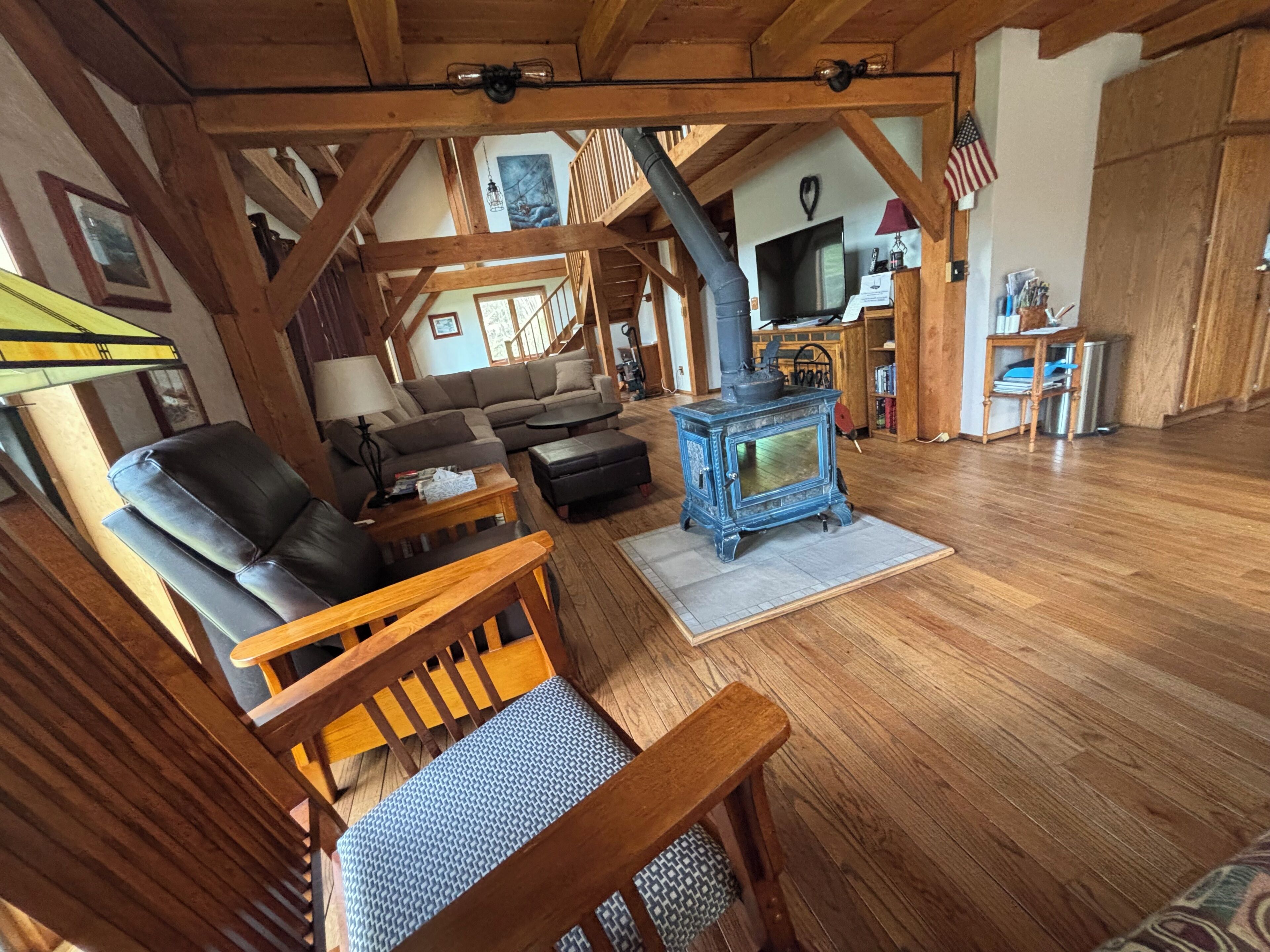 Smart TV, fireplace, DVD player, stereo