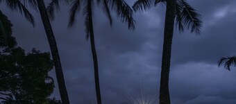 Beachfront huge resort-style for 16 just Renovated heated pool Palm Cove area