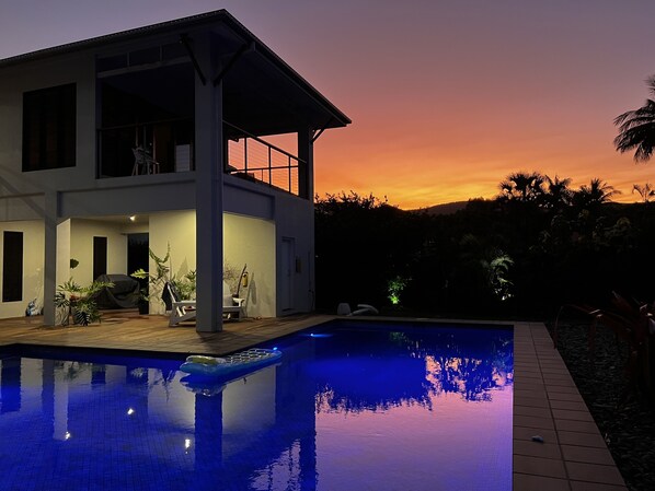 室外游泳池，恒温泳池