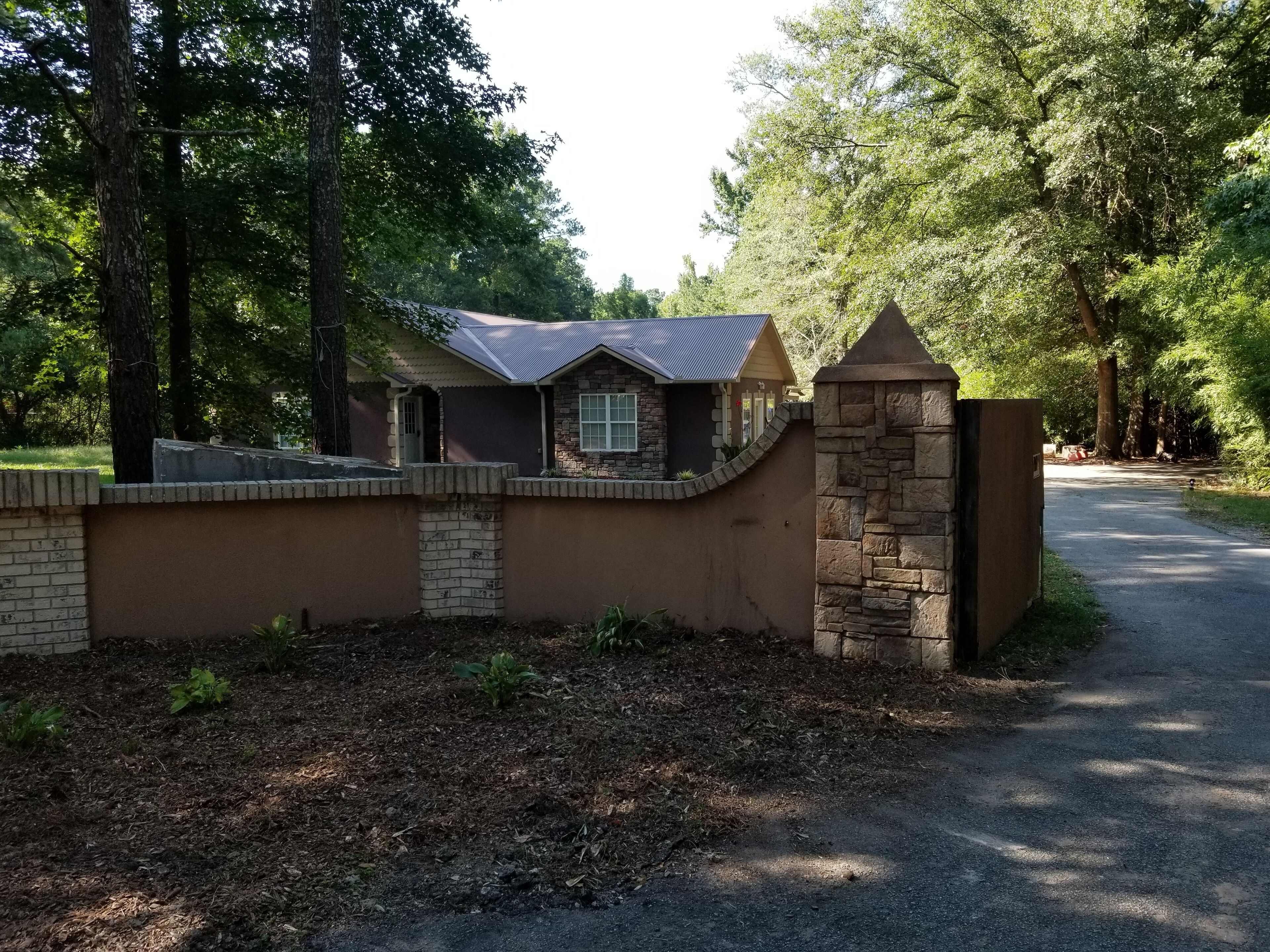 Peaceful living - Minutes from the studios/downtown Atlanta and is private