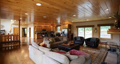 Deluxe Large Private Homes with Gorgeous White Mountain Views!! (WV41T)