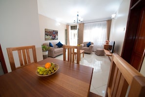 Een televisie en een kantoor