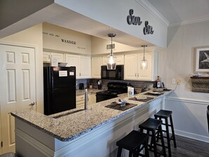 冷蔵庫、電子レンジ、コーヒー / ティーメーカー、トースター