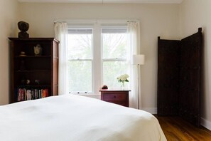 2 chambres, bureau, fer et planche à repasser, accès au Wi-Fi (inclus)