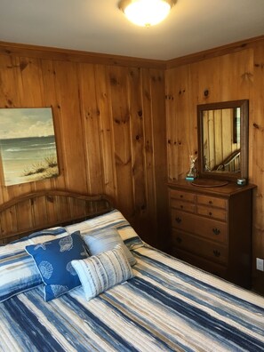 2 bedrooms, travel cot, free WiFi