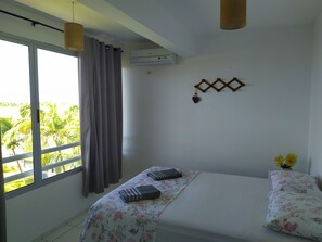 2 chambres, bureau, fer et planche à repasser, accès au Wi-Fi (inclus)