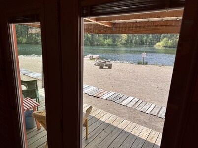 BEACH STYLE LAKESIDE MINI COTTAGE