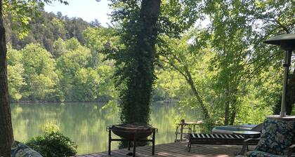 Secluded Cabin + Guest House * Yksityinen telakka "West End järven Taneycomo