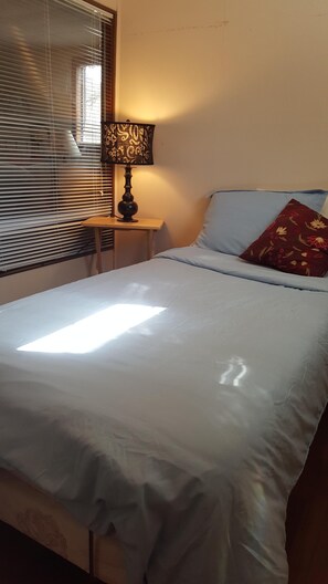 5 habitaciones, tabla de planchar con plancha, wifi y ropa de cama 