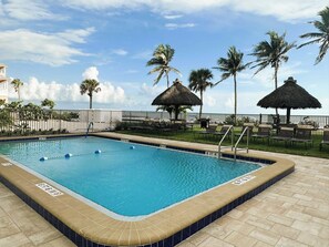 Piscina all'aperto, una piscina riscaldata