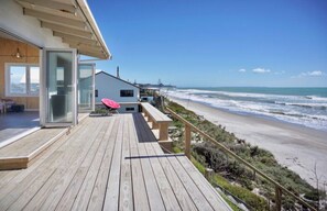 Terrace/patio - Beachfront Bach with Amazing Views (Pukehina)