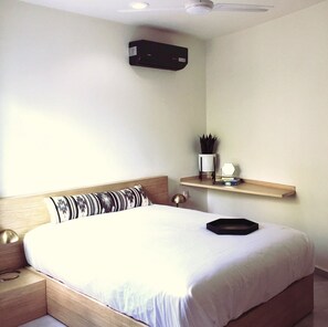 2 bedrooms, pillow-top beds, free WiFi, bed sheets