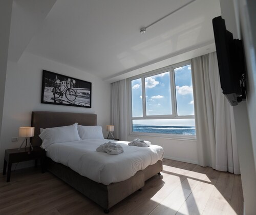 1 bedroom sea view appartement located in the tel aviv promenade-sea view 