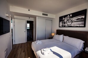 1 slaapkamer, een kluis op de kamer, een strijkplank/strijkijzer
