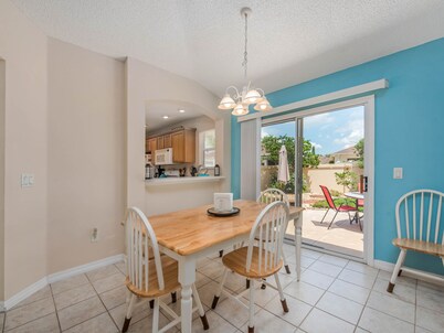 DARLING 2 BEDROOM VILLA WITH ENCLOSED LANAI LARGE BACKYARD AND GOLF CART