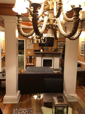 Interior - The Royal Welcome in Nashville  (Nashville)