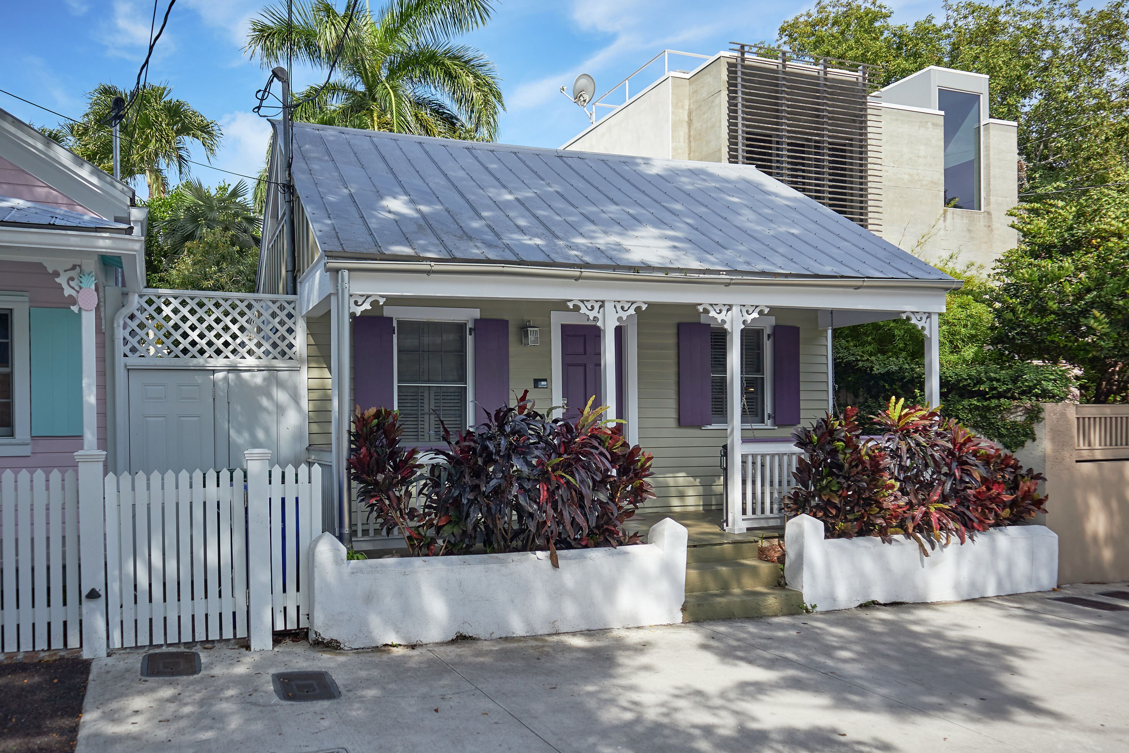 CONCH COTTAGE: Old Town - Hot Tub - 1 Block from Duval - 1BD/1BA RealKeyWest