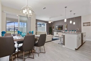 TV, lettore DVD, impianto stereo, studio